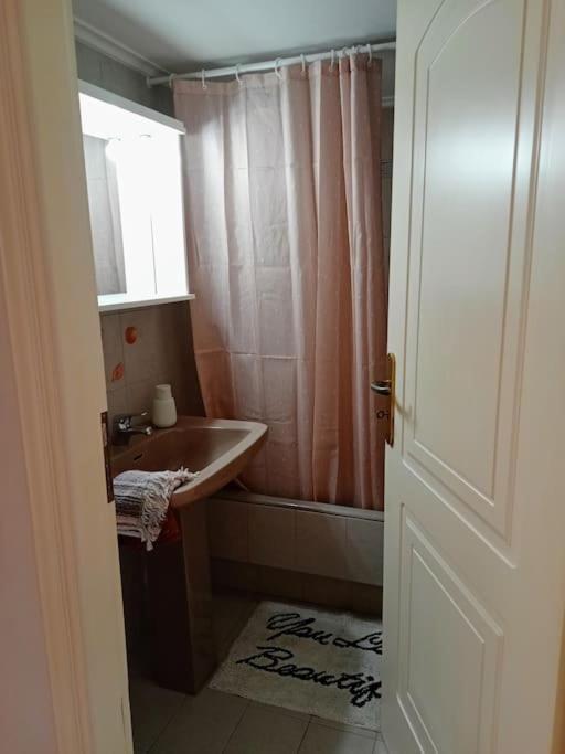 Vincent - Central 2 Bedroom Apartment 79Sqm トリポリス エクステリア 写真